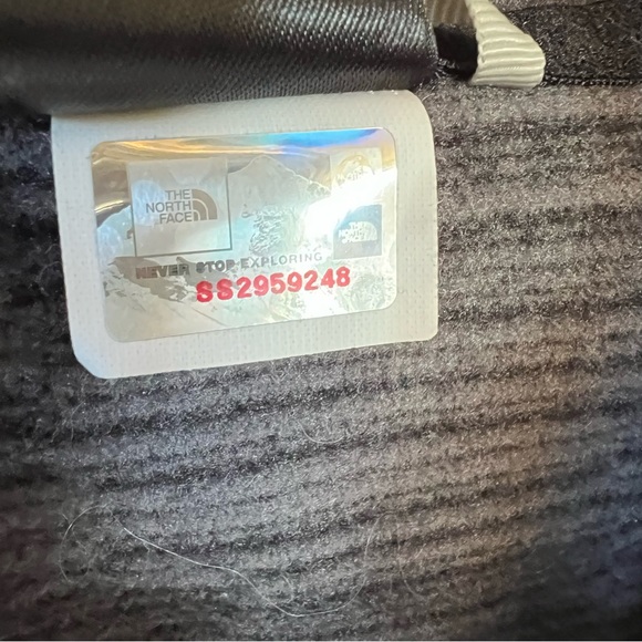 The North Face Glacier 1/4-Zip Pullover Lightweight - Picture 7 of 9